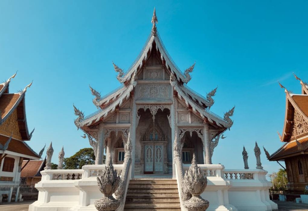 Le blue temple chiang rai : architecture, spiritualité et photographies